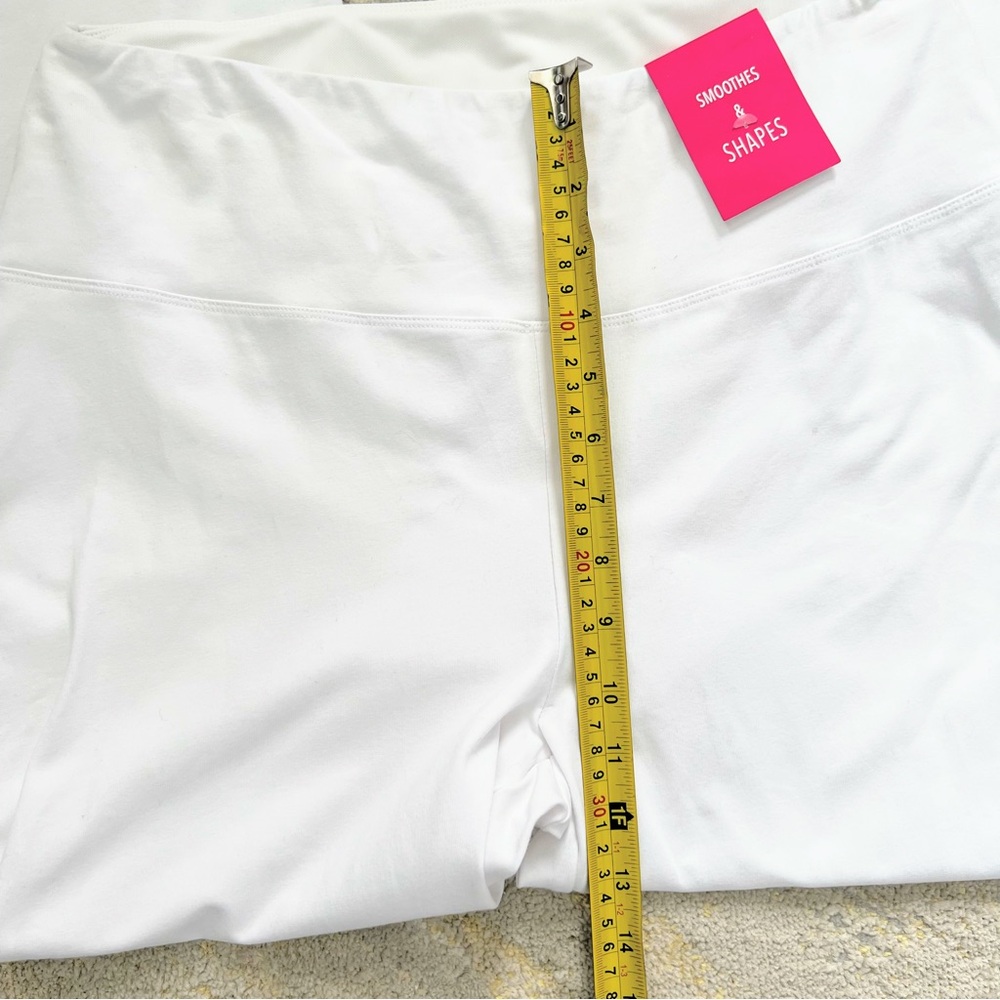 Weekend Routine White Capri Pants with Rhinestone Hem Size Large - Picture 5 of 8
